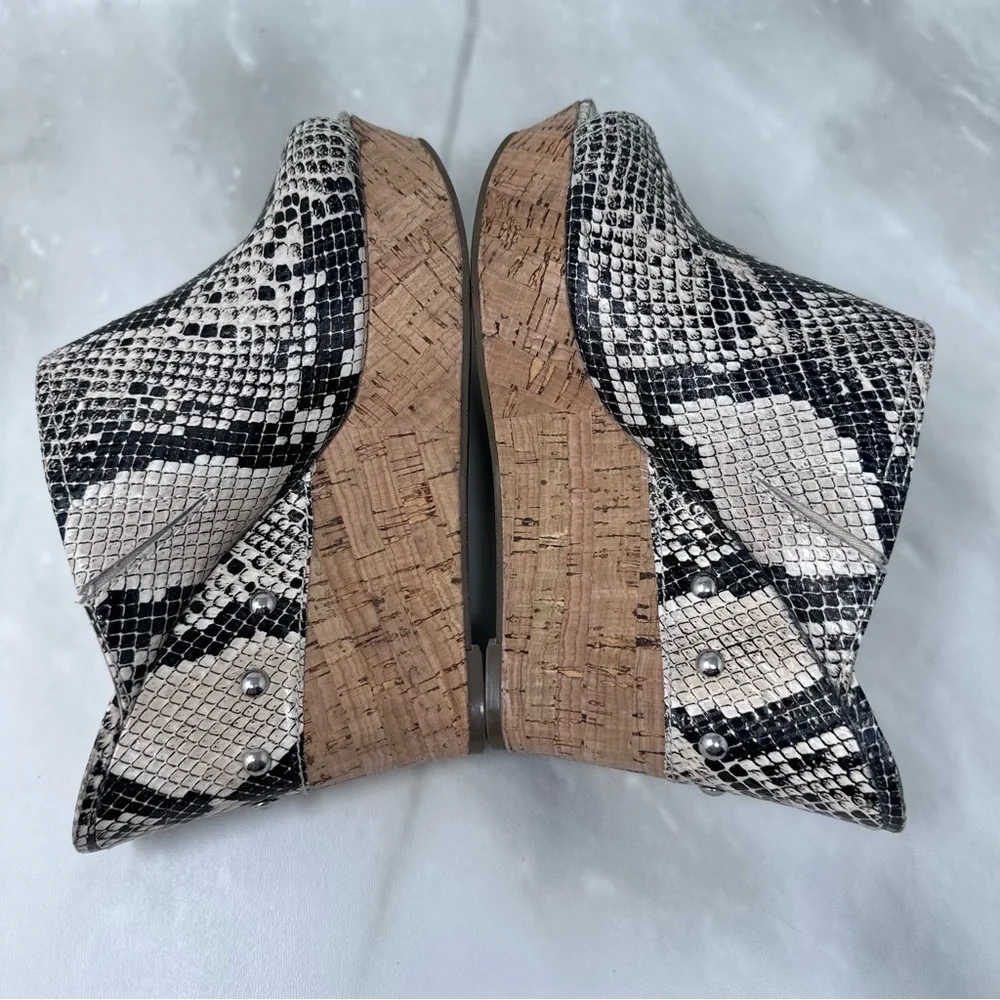 Marc Fisher Snakeskin Print Platform Wedge Mules 8